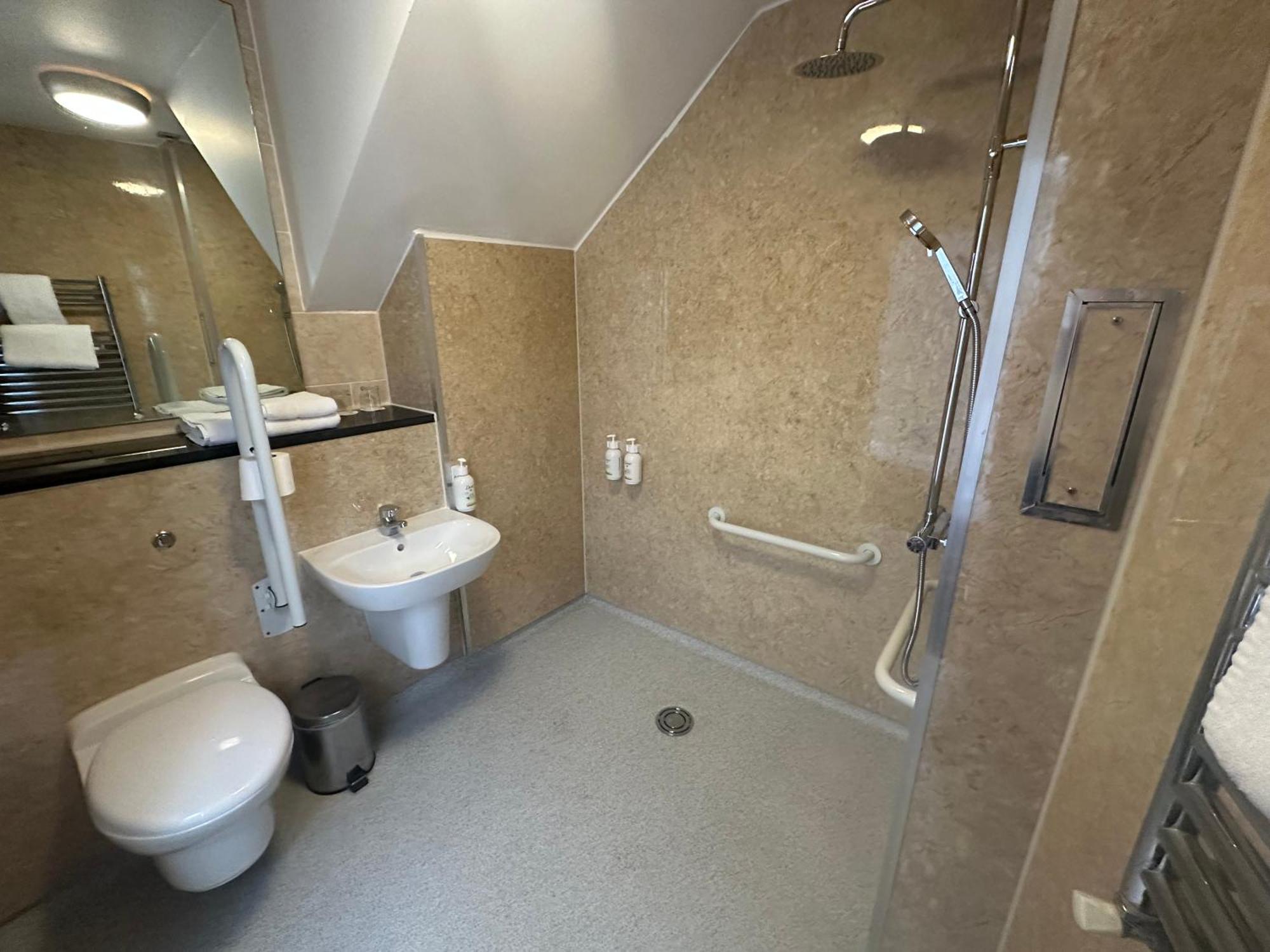 The Legacy Rose & Crown 4*