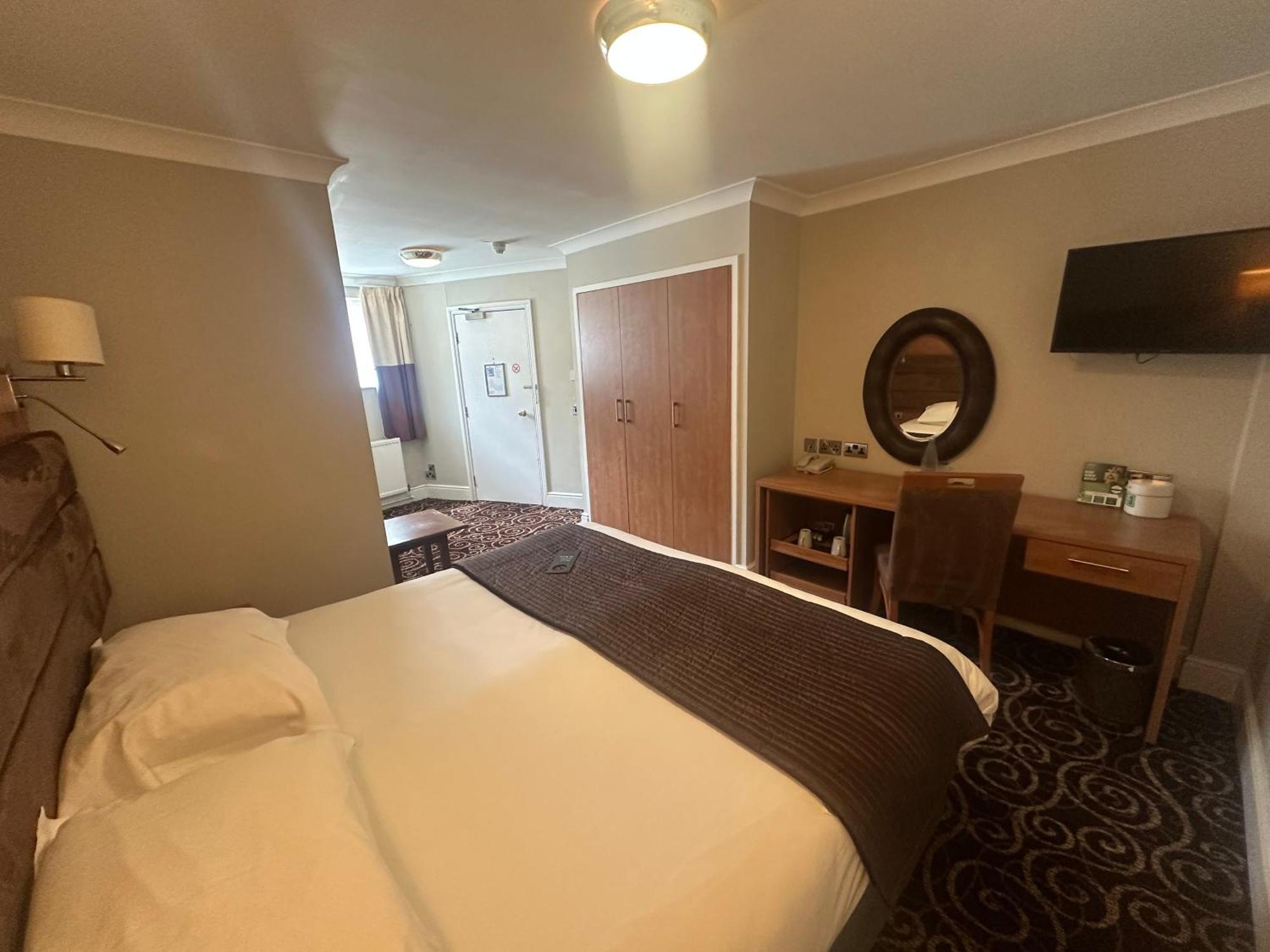 The Legacy Rose & Crown 4* Salisbury