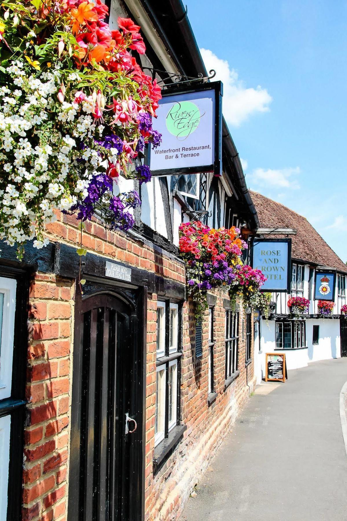 The Legacy Rose & Crown 4*